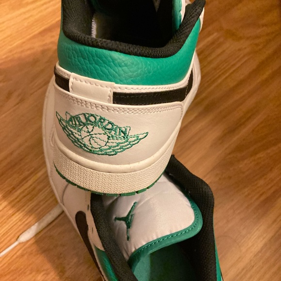 Nike Air Jordan 1 Low ‘White Lucky Green’ - M7.5/W9 - Picture 4 of 7